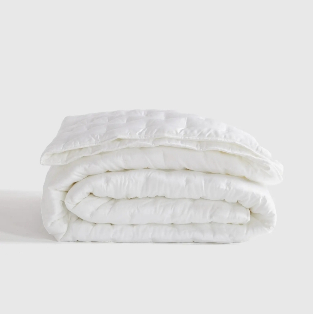 NWOT! Quince Organic Bamboo White Quilt! King/ Cal King! (654)